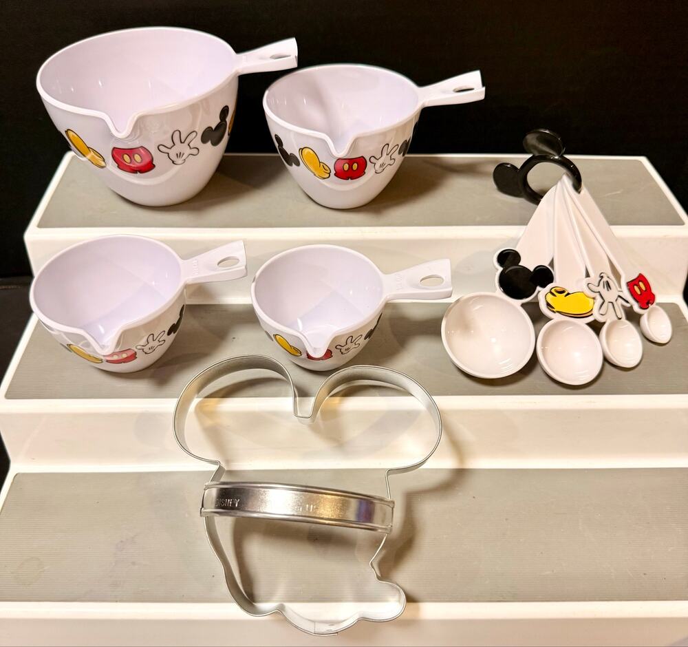 Disney Mickey Mouse measuring cups & spoons Mickey-shaped metal cookie cutter